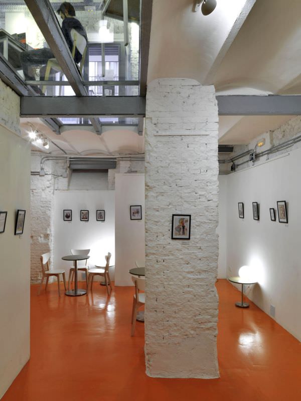 office-glass-ceiling-floor