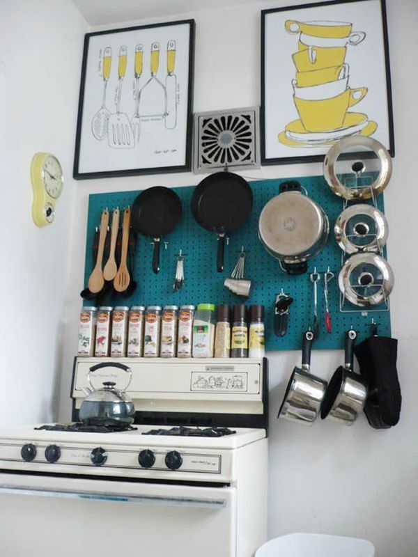 pegboard-wall-storage-above-stove