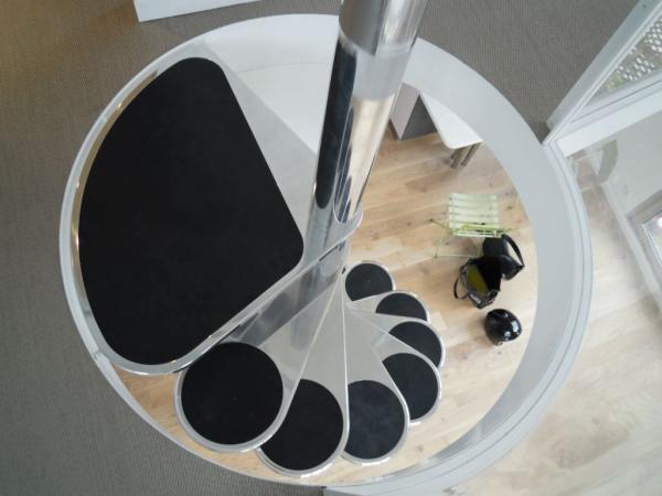 retro-spiral-staircase