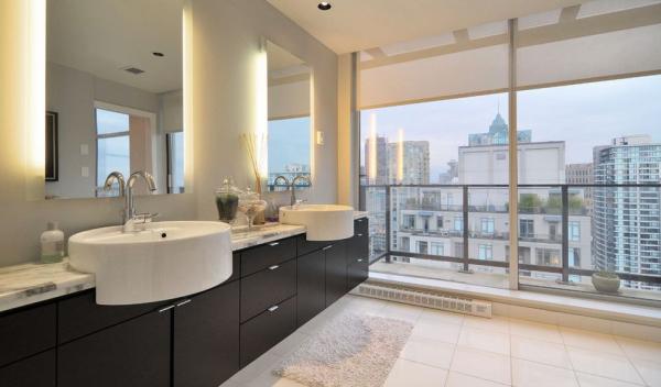 shared-bathroom-with-mirror-lights