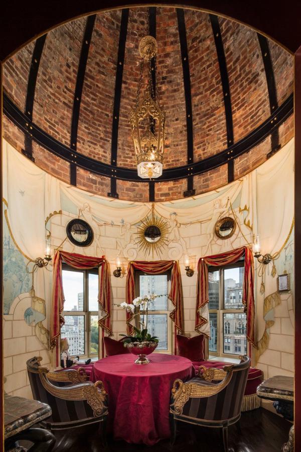 the-duplex-also-comes-with-an-iconic-dome-ceiling-over-a-private-dining-area