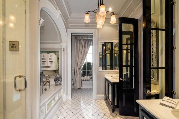 the-master-bathroom-looks-like-something-out-of-a-luxury-hotel-after-all-this-is-still-the-plaza