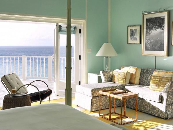 the-renovated-resort-has-44-ocean-view-rooms-and-suites