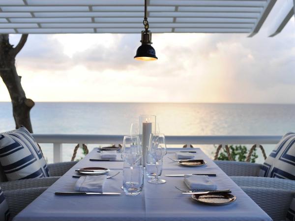 theres-a-fine-dining-restaurant-where-guests-can-look-out-over-the-sea