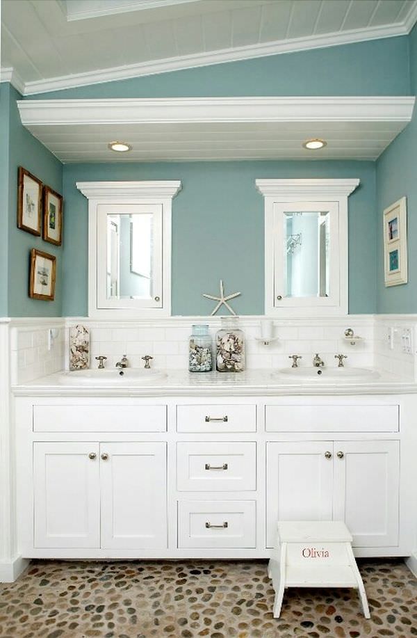 traditional-blue-bathroom