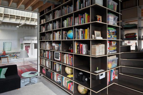 warehouse-home-with-three-shipping-containers-inside-Living2