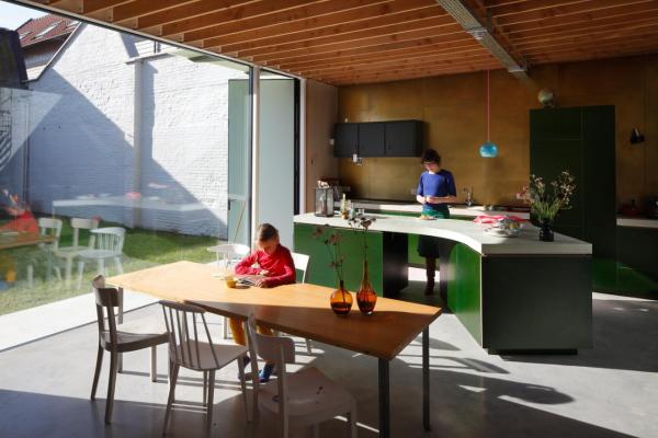 warehouse-home-with-three-shipping-containers-inside-Living3