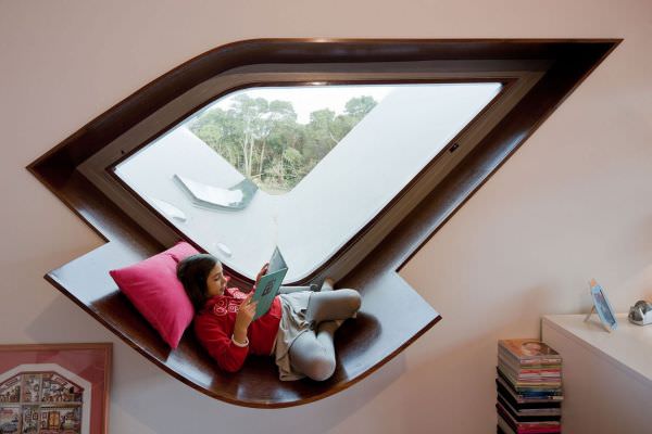 window-shelf-reading-nook